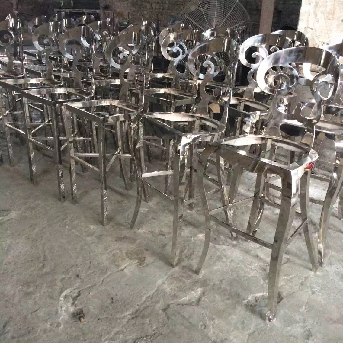 妖精视频污在线观看钛金酒架